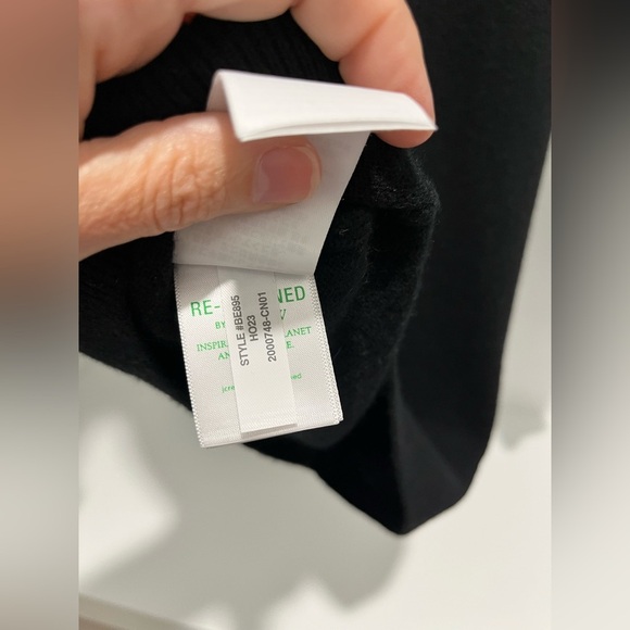 J Crew Mens Cashmere Sweater XS in Black Midweight Crewneck Luxury Classic $158 - Picture 11 of 11